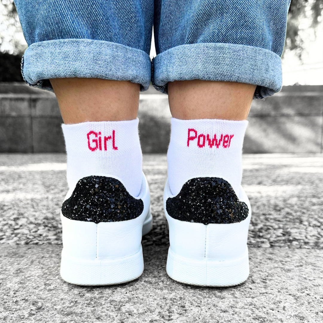 Chaussettes dépareillées Girl Power pour Octobre Rose